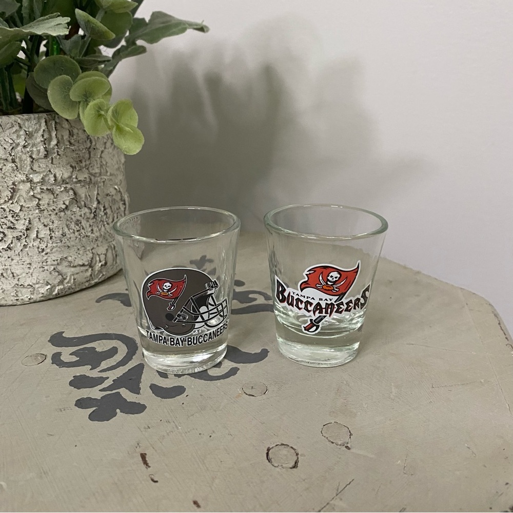 Buccaneers Glass Shot Glasses, Set of 2
